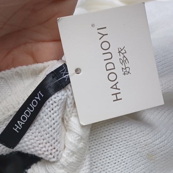 HAODUOYI designer Cream Reindeer sweater, 22" Ptp - Picture 7 of 7